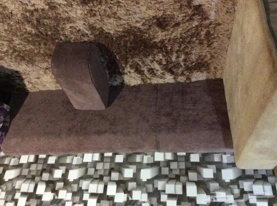 عندي كنبات عدد اثنين ومراكي عدد 3 وجلسات  ظهر