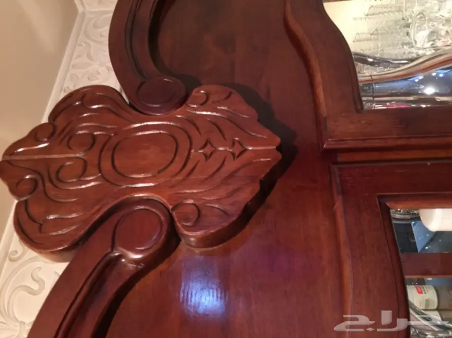 دولاب قزاز لتحف والكرستالات (image 2)