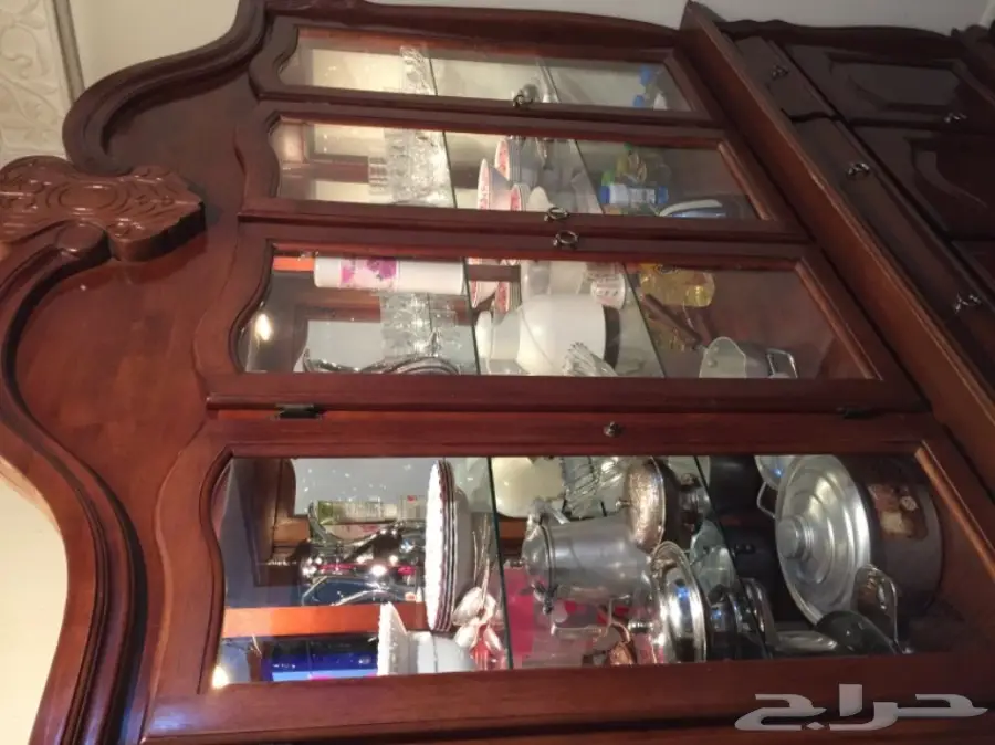 دولاب قزاز لتحف والكرستالات (image 3)