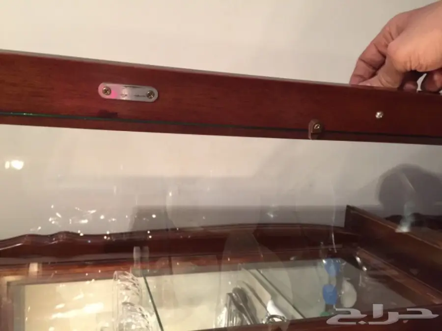 دولاب قزاز لتحف والكرستالات (image 6)