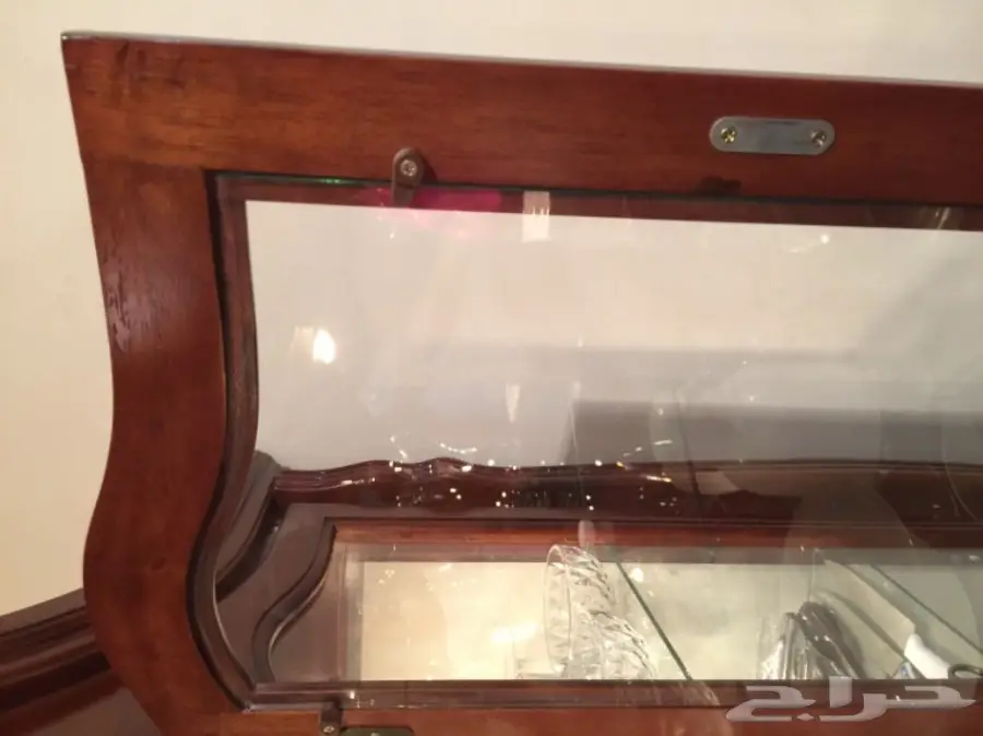 دولاب قزاز لتحف والكرستالات (image 7)