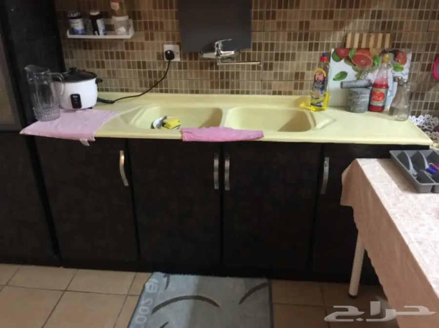 مطبخ شبه جديد للبيع بجده 