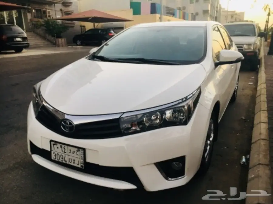 للبيع كورولا 2015 نظيفة جدا