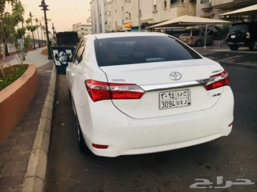 للبيع كورولا 2015 نظيفة جدا (image 9)