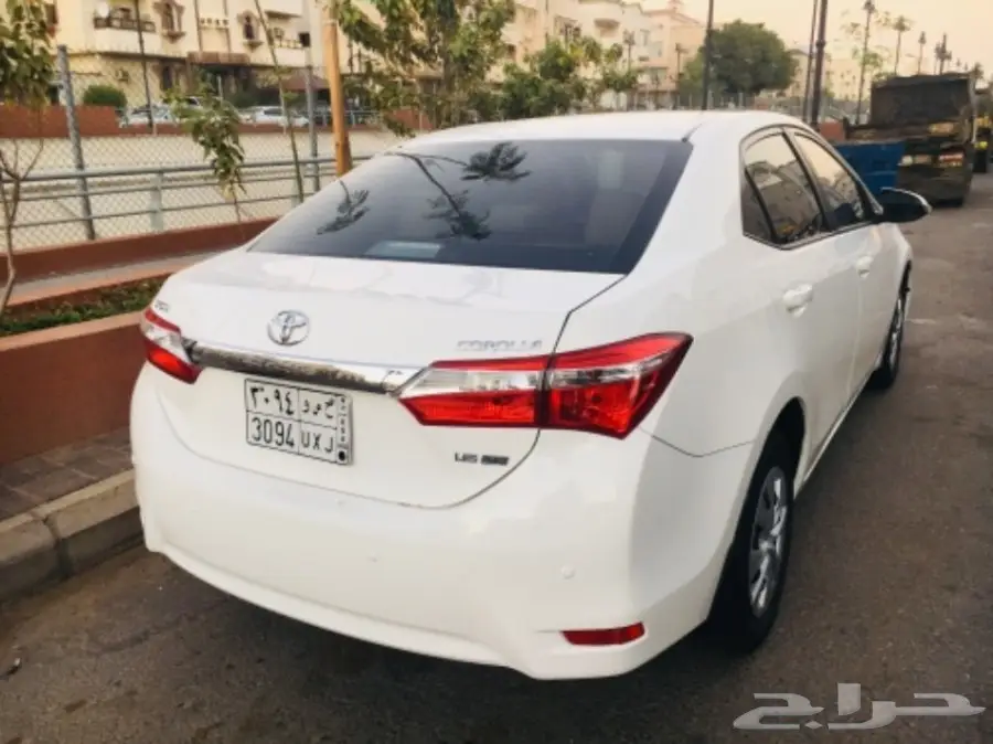 للبيع كورولا 2015 نظيفة جدا (image 11)