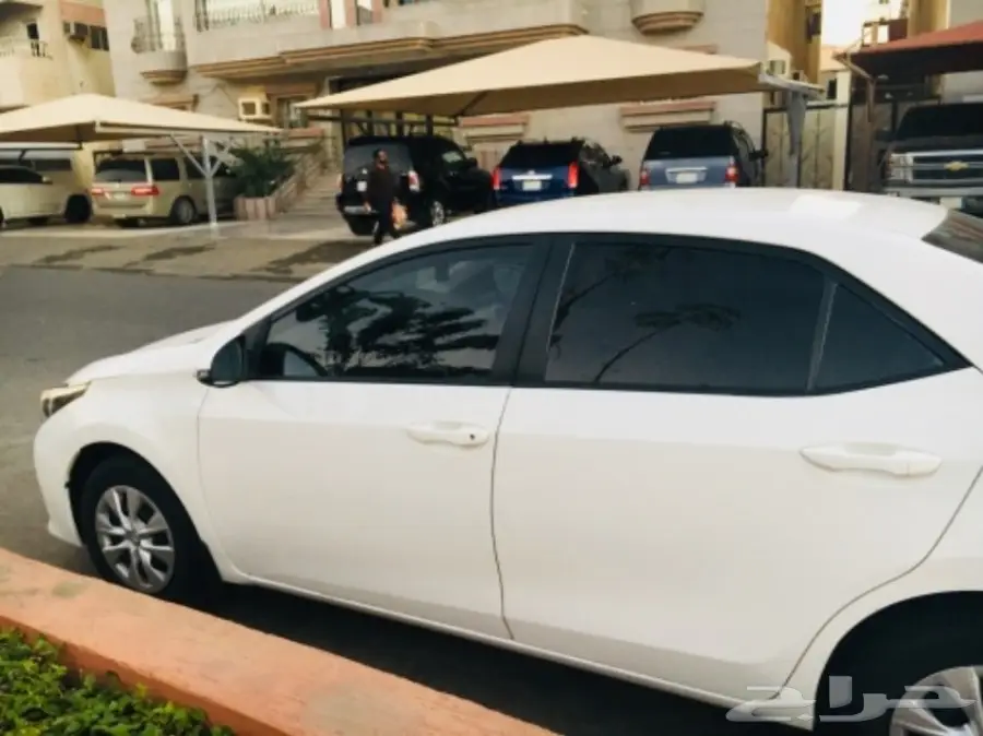 للبيع كورولا 2015 نظيفة جدا (image 13)