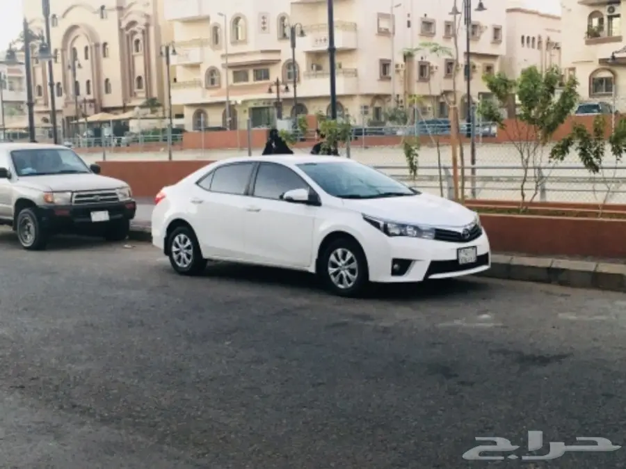 للبيع كورولا 2015 نظيفة جدا (image 14)