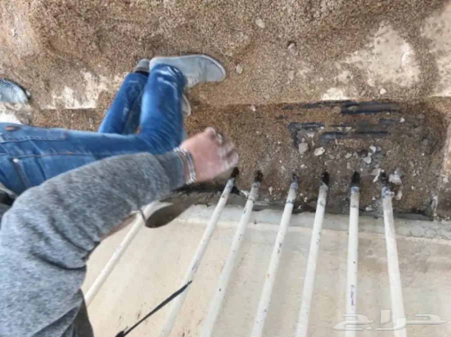 كشف تسربات وعوازل اسطح وخزانات مع الضمان
