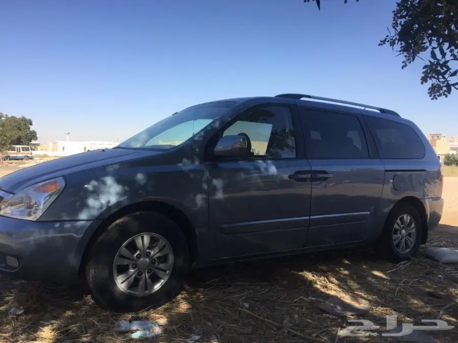 كيا كرنفال 2012 للبيع او البدل بسيارة صغيرة