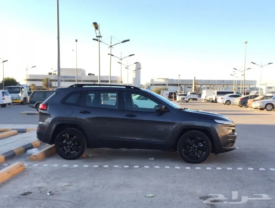 جيب شيروكي 2016 ماشي 4 آلاف  (image 4)