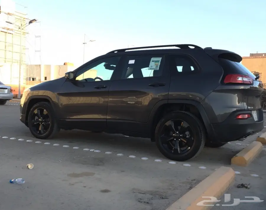 جيب شيروكي 2016 ماشي 4 آلاف  (image 14)