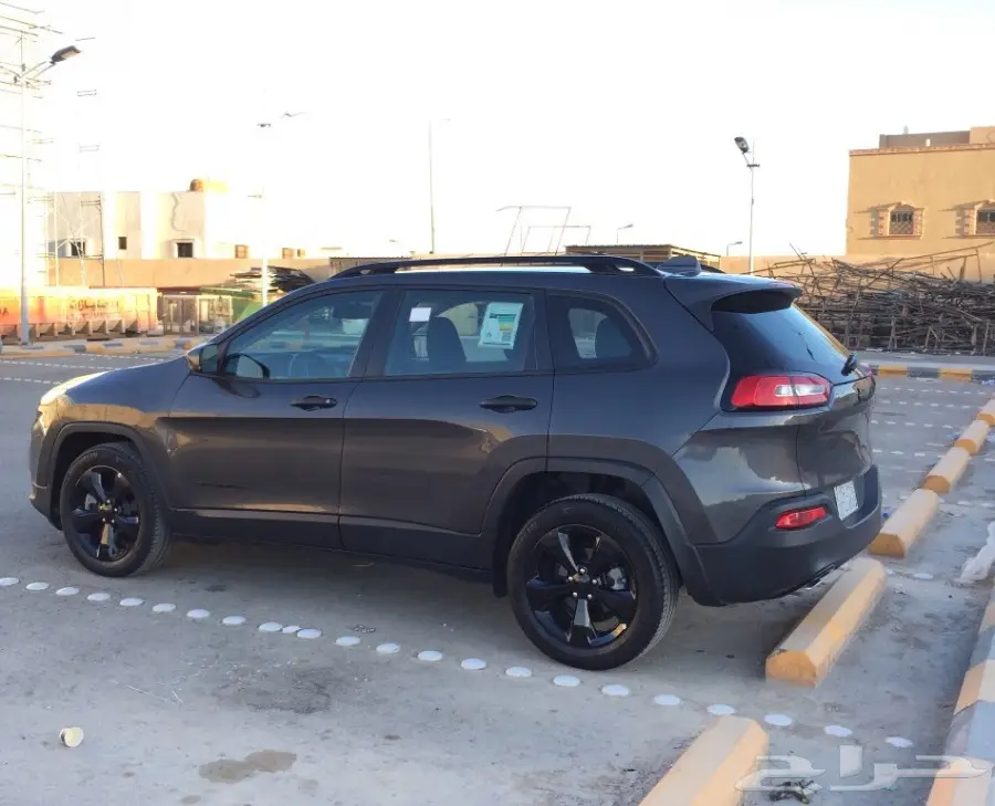 جيب شيروكي 2016 ماشي 4 آلاف  (image 13)