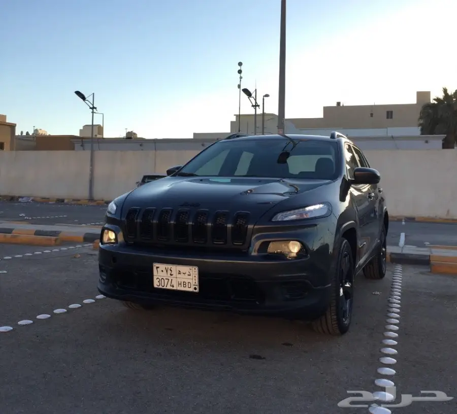 جيب شيروكي 2016 ماشي 4 آلاف  (image 15)