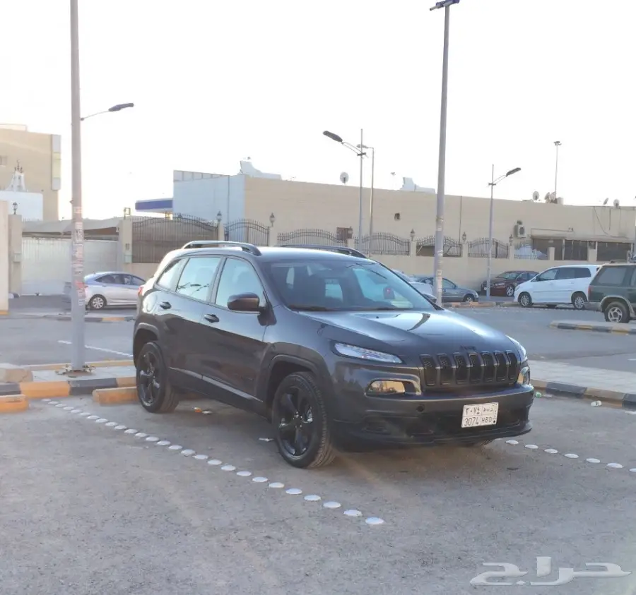 جيب شيروكي 2016 ماشي 4 آلاف  (image 5)