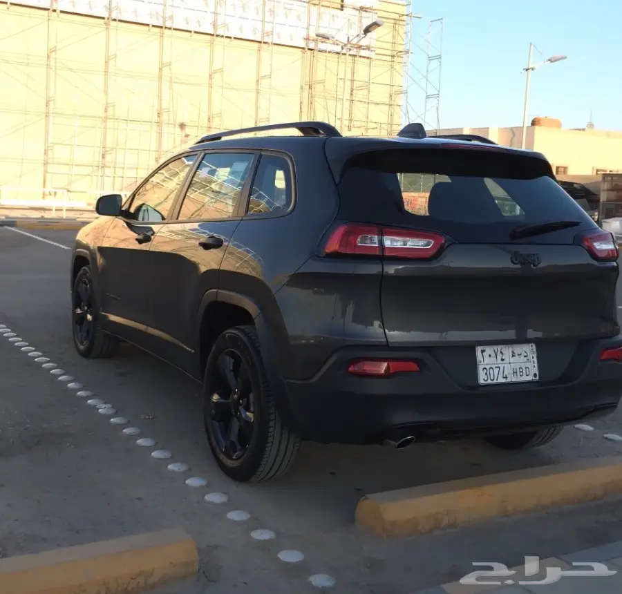 جيب شيروكي 2016 ماشي 4 آلاف  (image 12)