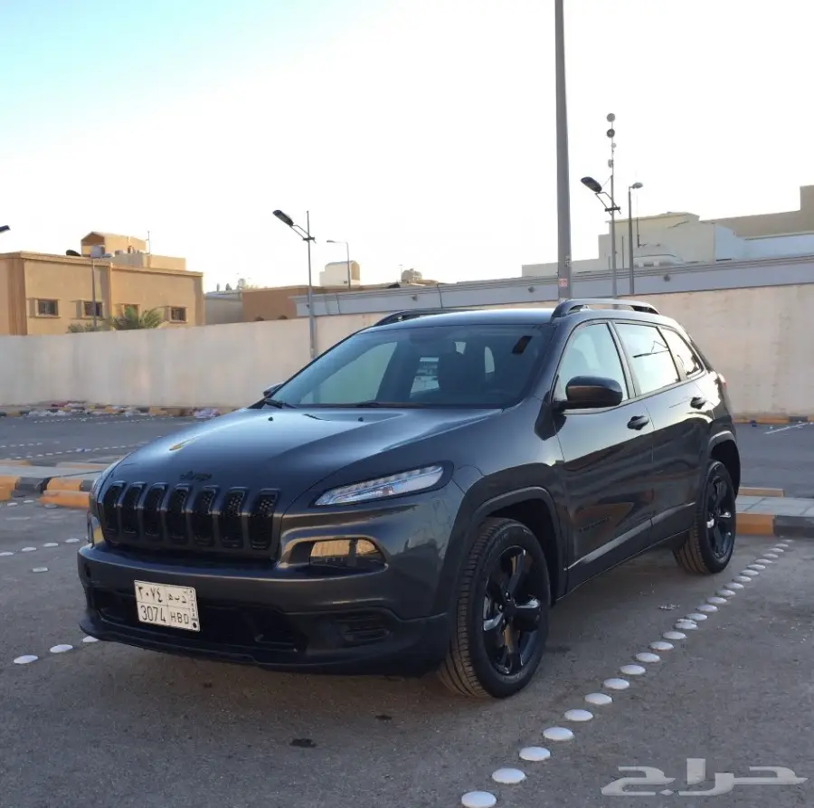 جيب شيروكي 2016 ماشي 4 آلاف  (image 9)