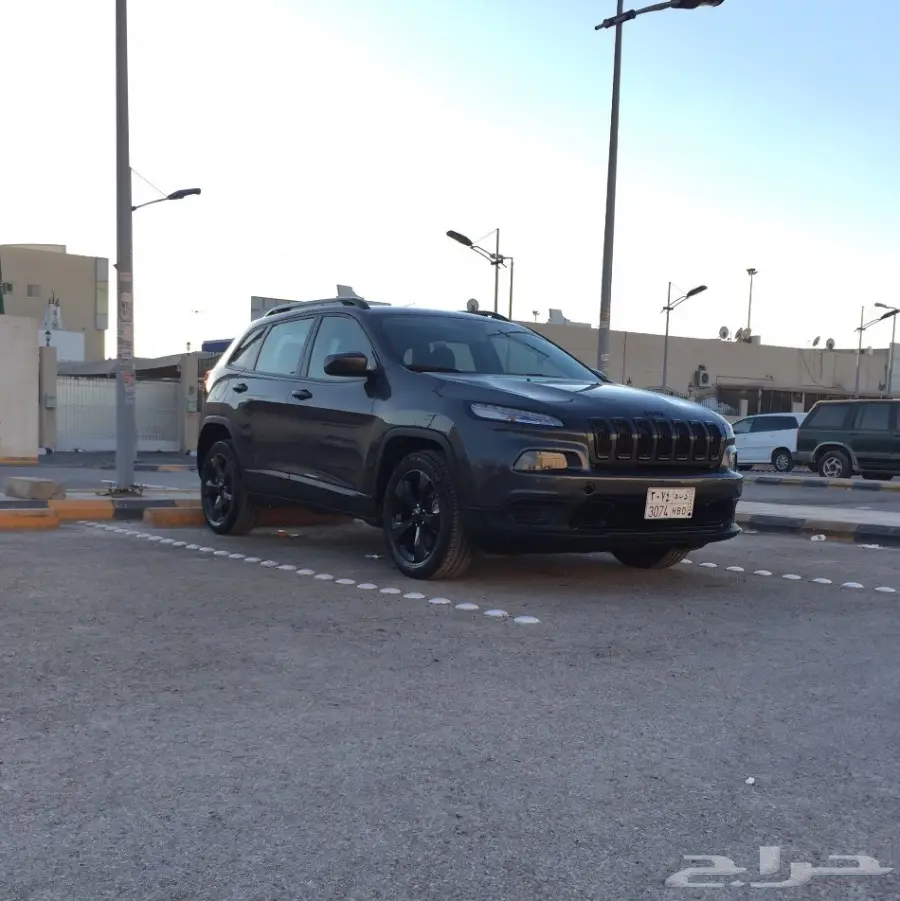 جيب شيروكي 2016 ماشي 4 آلاف  (image 6)