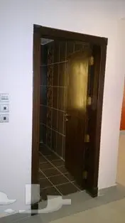 أبواب ودرايش خشب وحديد مع قزاز - فرصة للبيع!