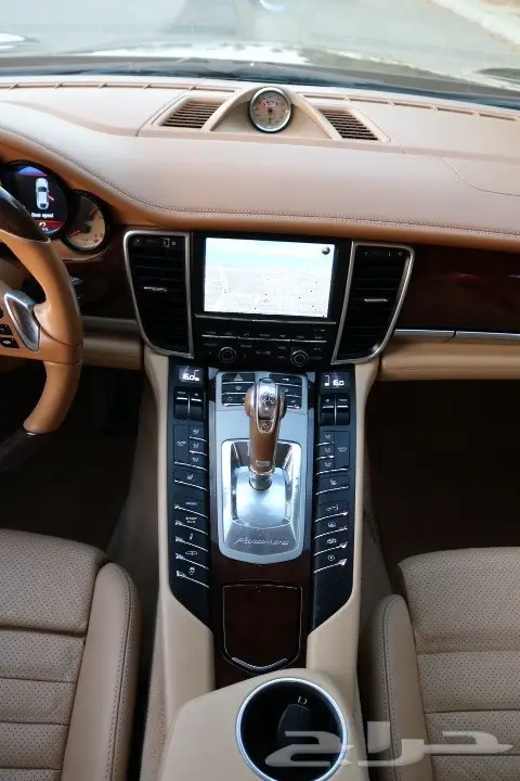 باناميرا 4S موديل 2010 بودي وكالة - مشي قليل (image 19)