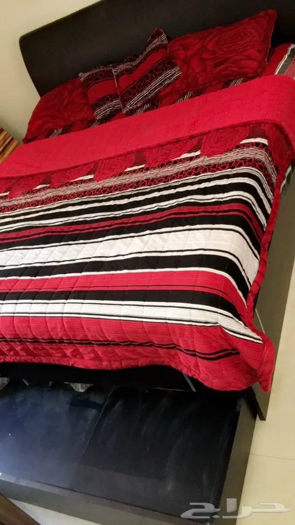 غرفة نوم ومكيف اسبليت وجلسه 