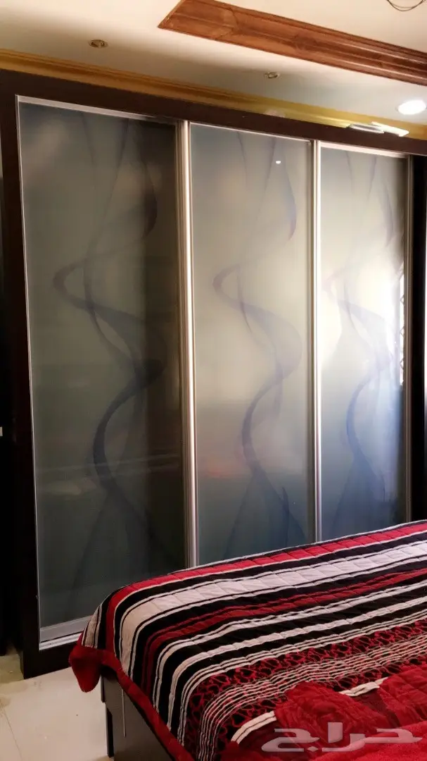 غرفة نوم ومكيف اسبليت وجلسه  (image 1)