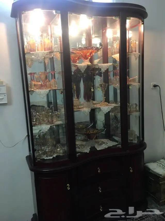 دولاب زينة جديد كامل مع أطقم