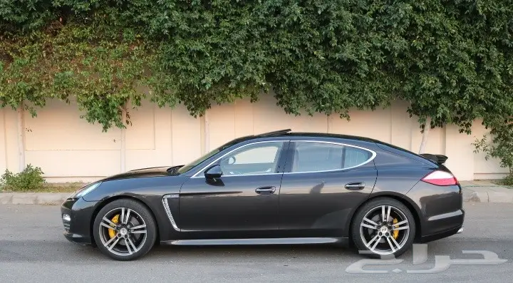 باناميرا 4S موديل 2010 بودي وكالة - مشي قليل (image 1)