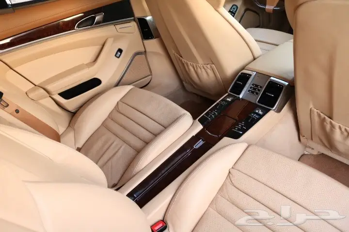 باناميرا 4S موديل 2010 بودي وكالة - مشي قليل (image 12)