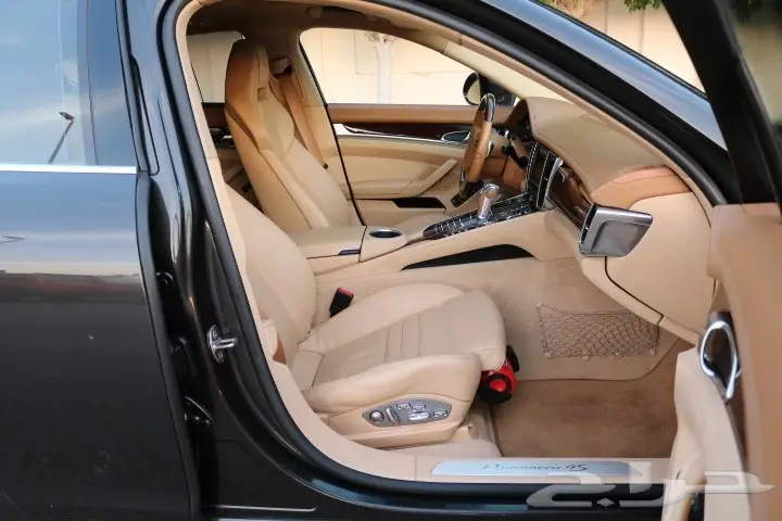 باناميرا 4S موديل 2010 بودي وكالة - مشي قليل (image 13)