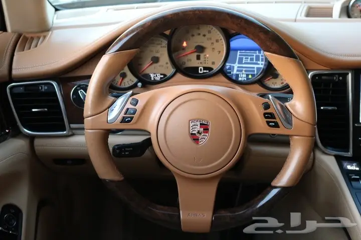 باناميرا 4S موديل 2010 بودي وكالة - مشي قليل (image 17)