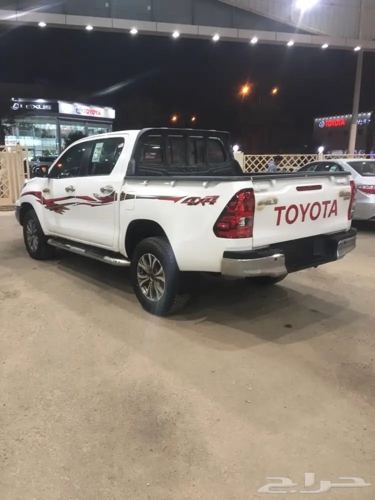 تويوتا هايلوكس غمارتين دبل توماتيك موديل 2017 (image 2)