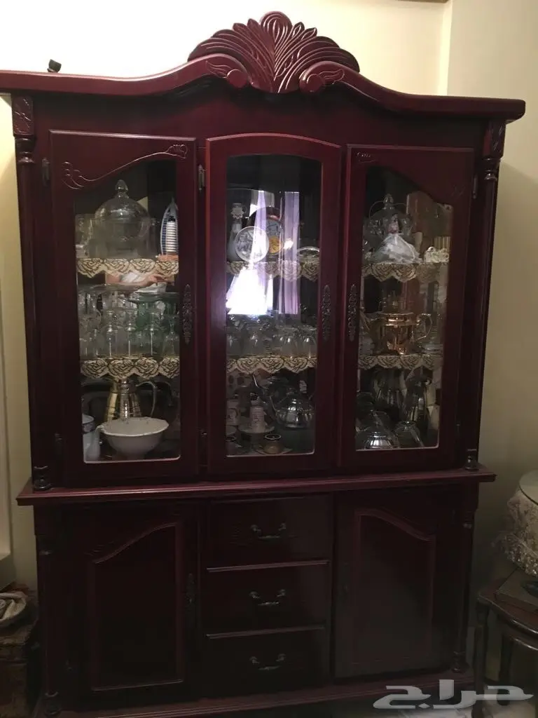 طقم كنب ودولاب بوفيه (image 2)