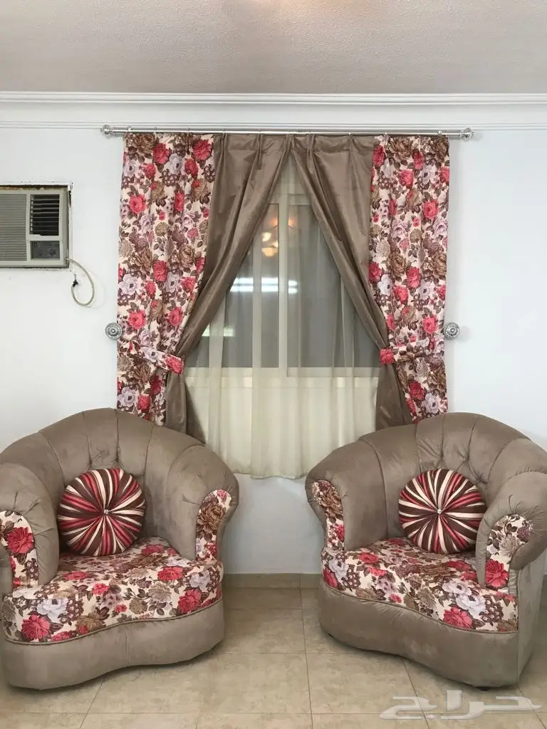 للبيع كنب مجلس ومكيفات 