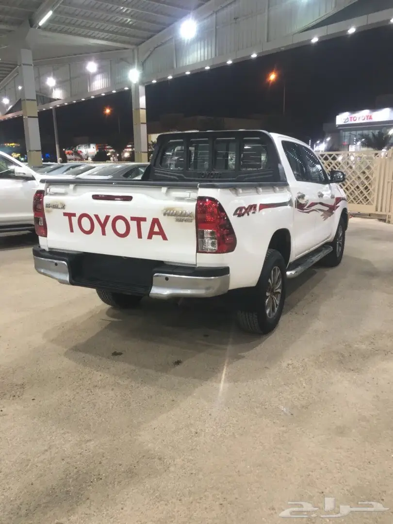 تويوتا هايلوكس غمارتين دبل توماتيك موديل 2017 (image 5)