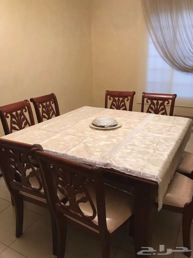 8 كراسي وبوفيه خشب طبيعي مليزي (image 1)