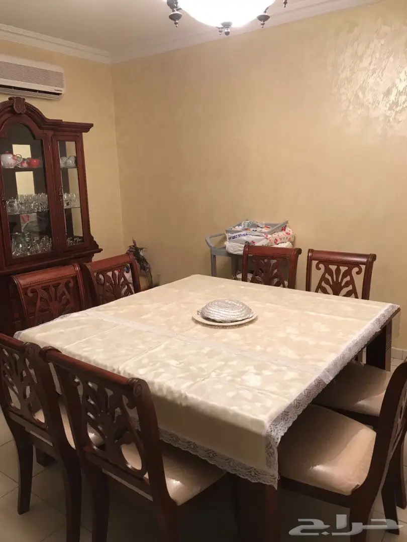 8 كراسي وبوفيه خشب طبيعي مليزي (image 3)