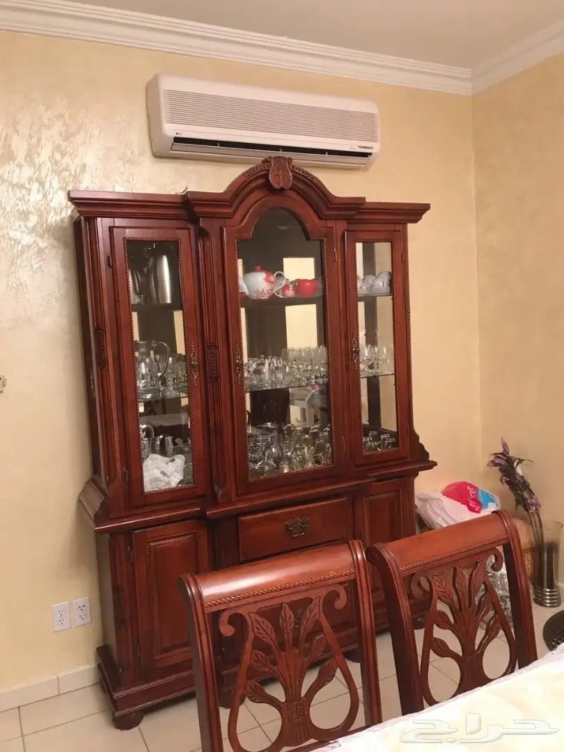 8 كراسي وبوفيه خشب طبيعي مليزي (image 4)