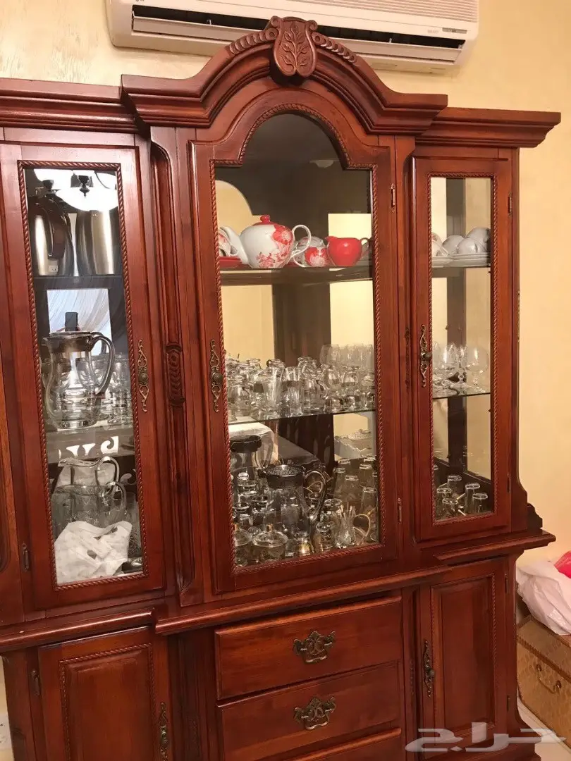 8 كراسي وبوفيه خشب طبيعي مليزي (image 5)