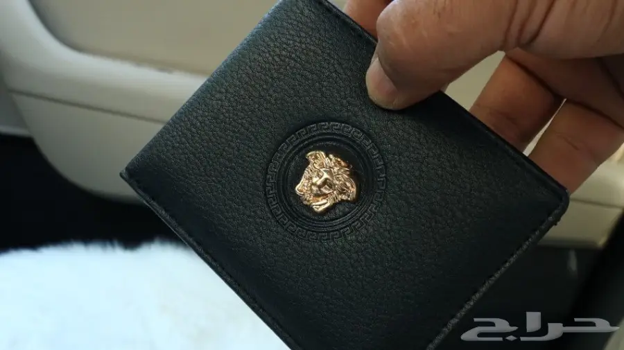 محفظة فرساتشي الأصلية - فرصة لا تُفوّت!