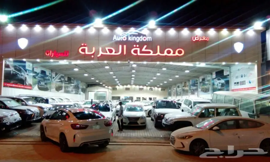 للبيع سياره نيسان صنى 2018 ابيض ستاندر