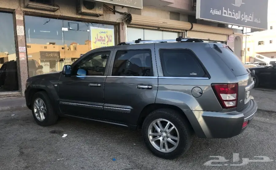 جيب جراند شيروكي 2009 - فئة اوفرلاند - ماشي قليل جدًا! (image 1)