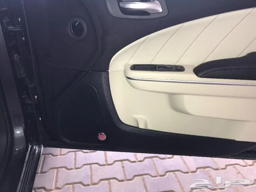 تشارجر 2018 SXT PLUS - حالة ممتازة! (image 11)