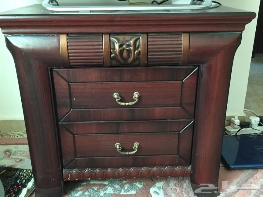 غرفة نوم و انتريه للبيع