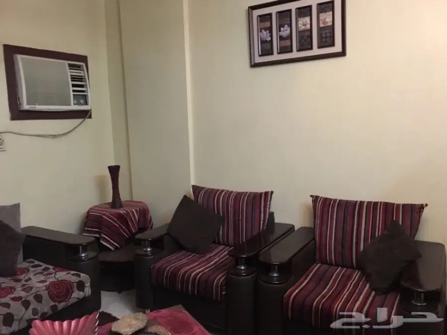 طقم كنب ودولاب بوفيه