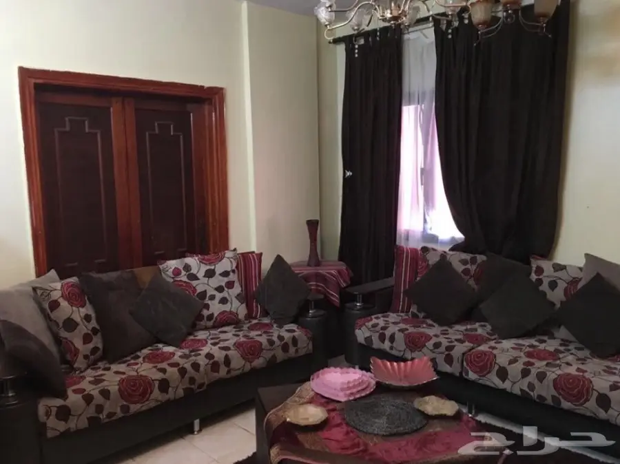 طقم كنب ودولاب بوفيه (image 1)