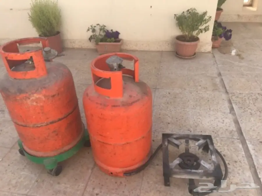 انبوبة غاز عدد 2 مع بتوغاز صغير