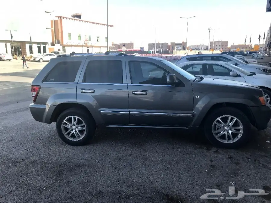 جيب جراند شيروكي 2009 - فئة اوفرلاند - ماشي قليل جدًا! (image 3)