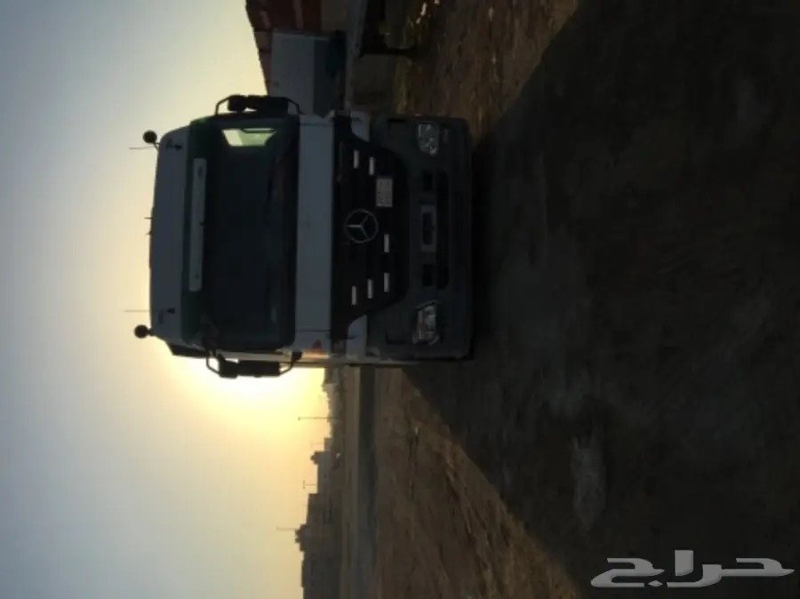 للبيع اكترس مع صندوق وسطحه