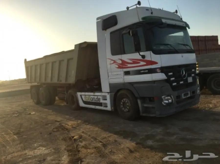 للبيع اكترس مع صندوق وسطحه (image 1)