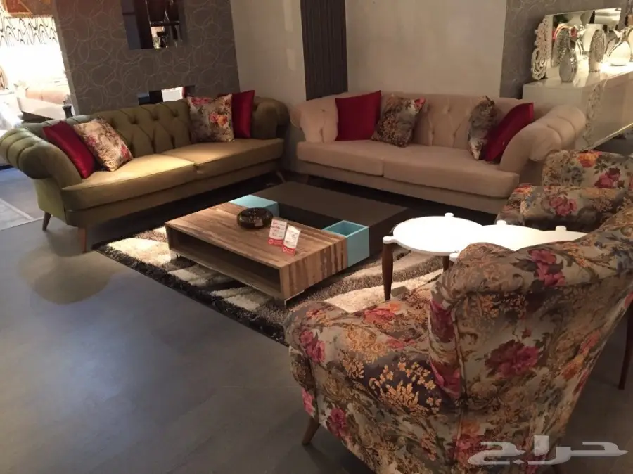 كنب جديد وطاولة طعام للبيع  (image 1)